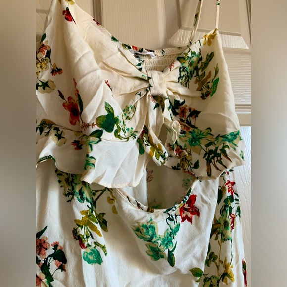 Keith white floral summer dress tie up in chest area with a cut out below XXL - Picture 2 of 5
